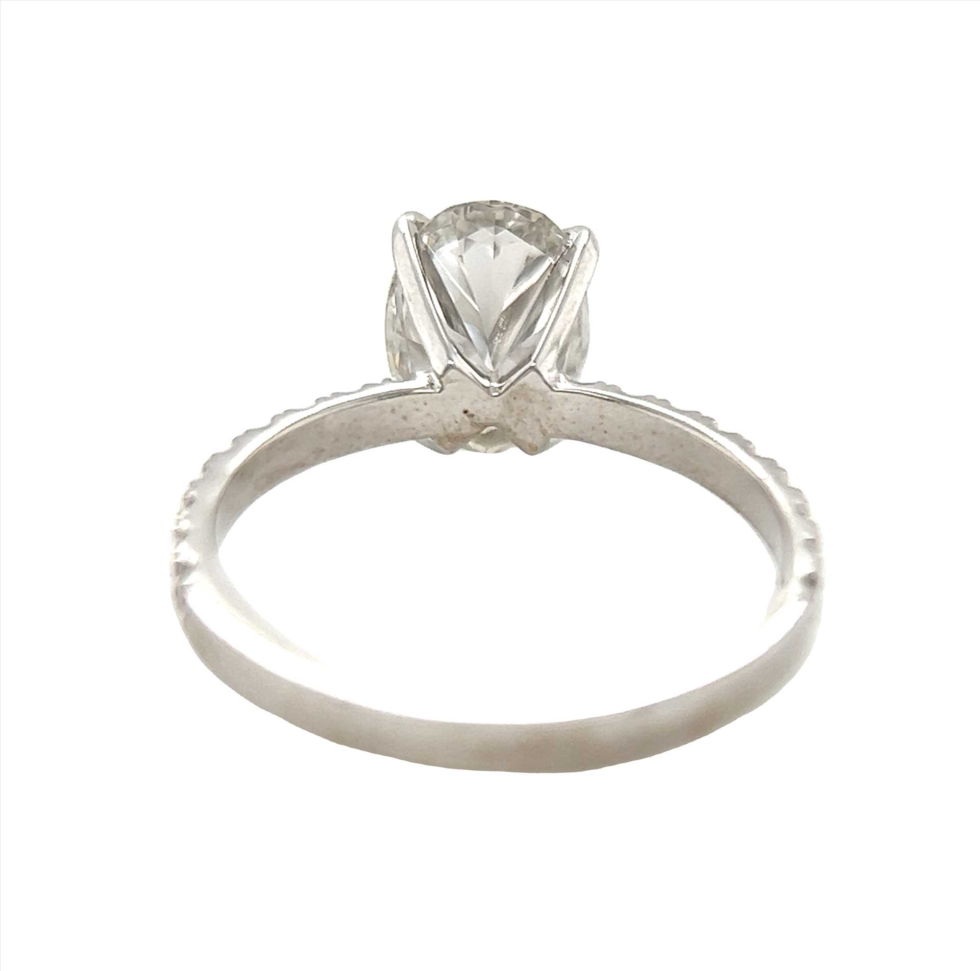 טבעת אירוסין בעיצוב זהב לבן 14K יהלומים סה"כ 1.50 קראט 