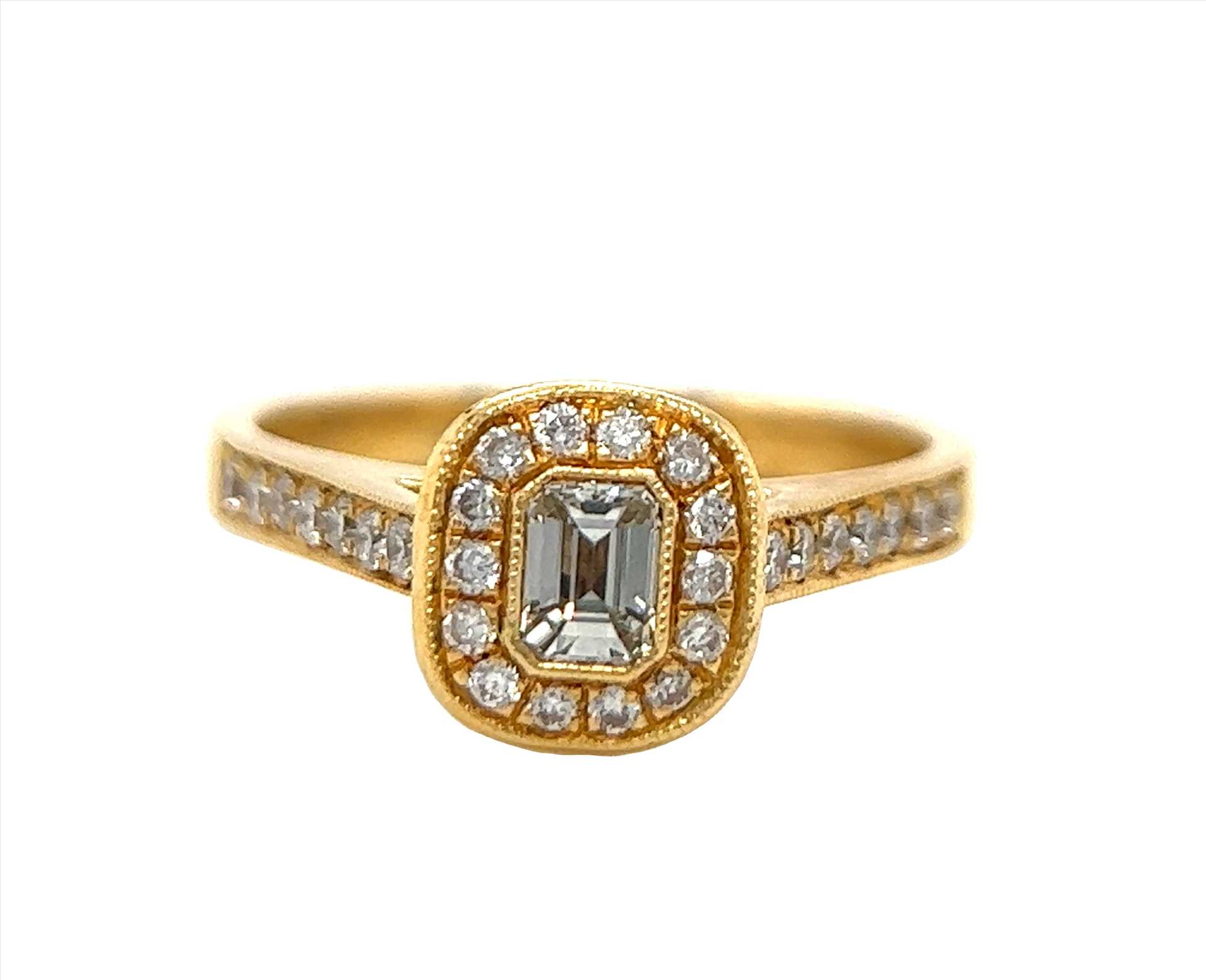 טבעת אירוסין משובצת יהלומים טבעיים סה"כ 0.80 קראט בעיצוב זהב צהוב 18K