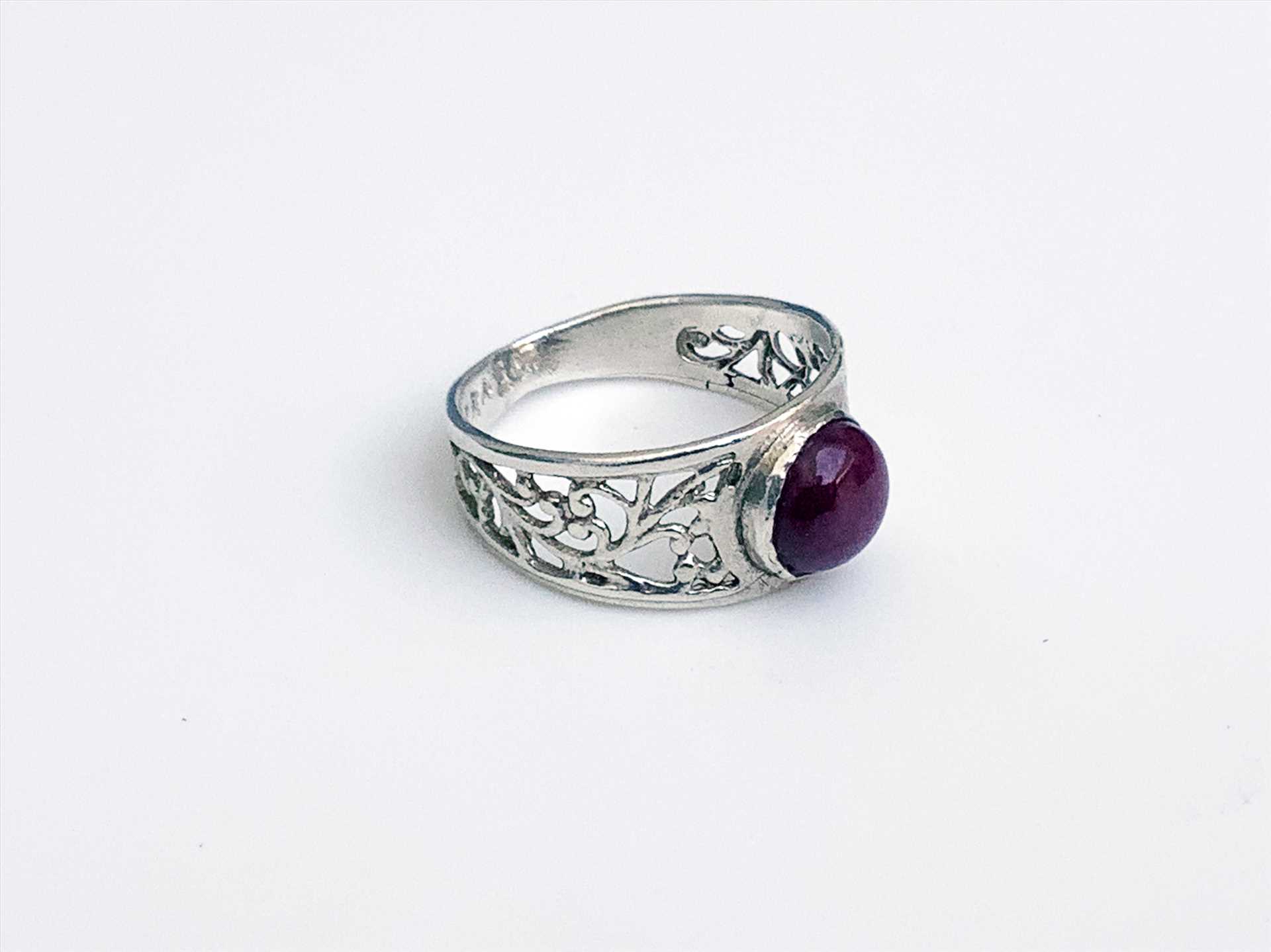 טבעת משובצת רובי בעיצוב כסף 925