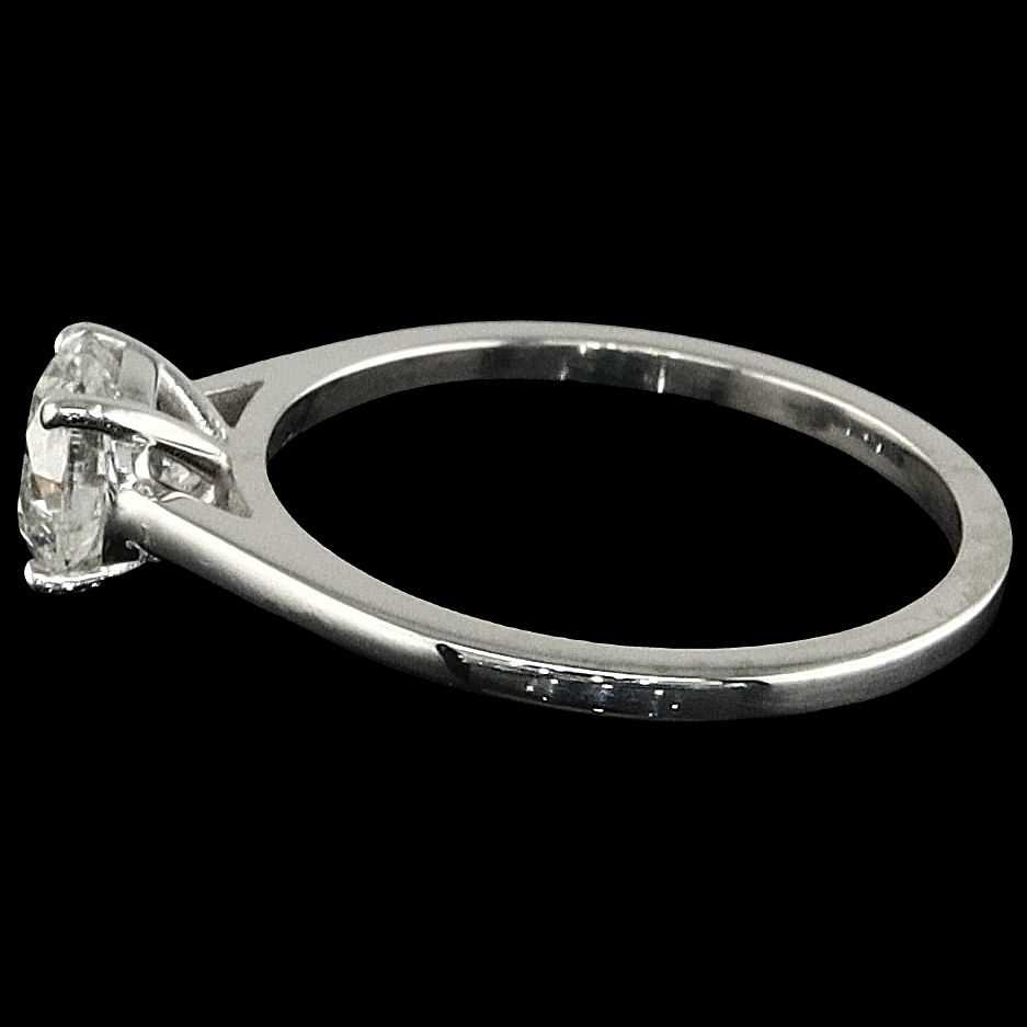 טבעת סוליטר בעיצוב זהב לבן 14K יהלום 0.76 קראט