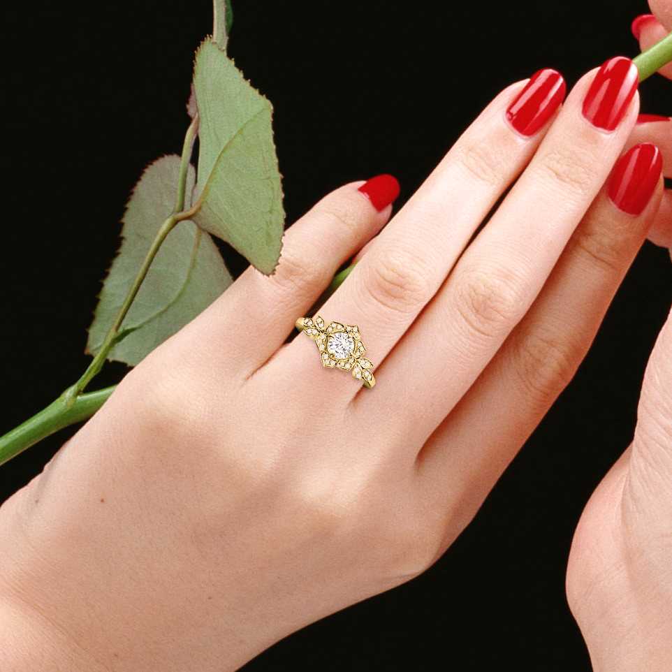 טבעת משובצת יהלומים טבעיים 0.66 קראט בעיצוב זהב לבן 14K