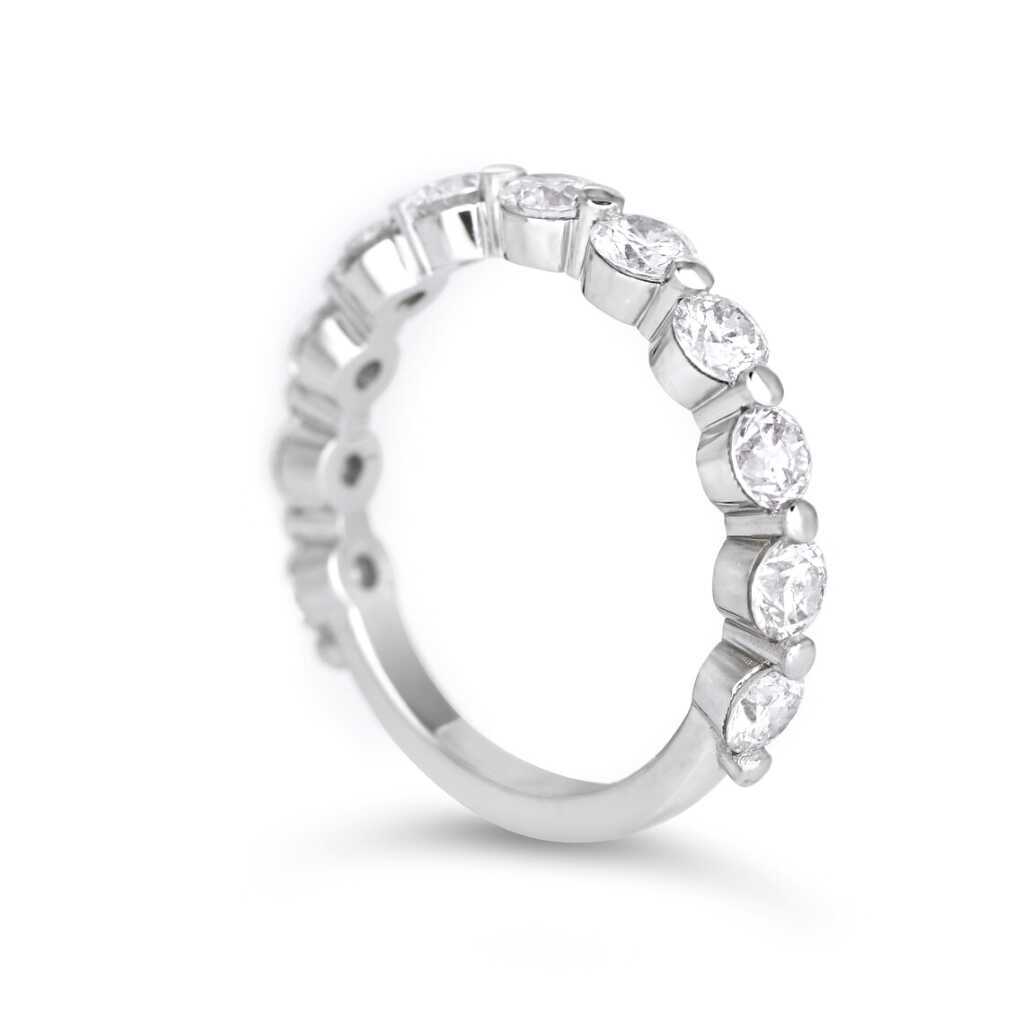 טבעת נישואין זהב לבן 14K משובצת יהלומים 0.70 קראט 