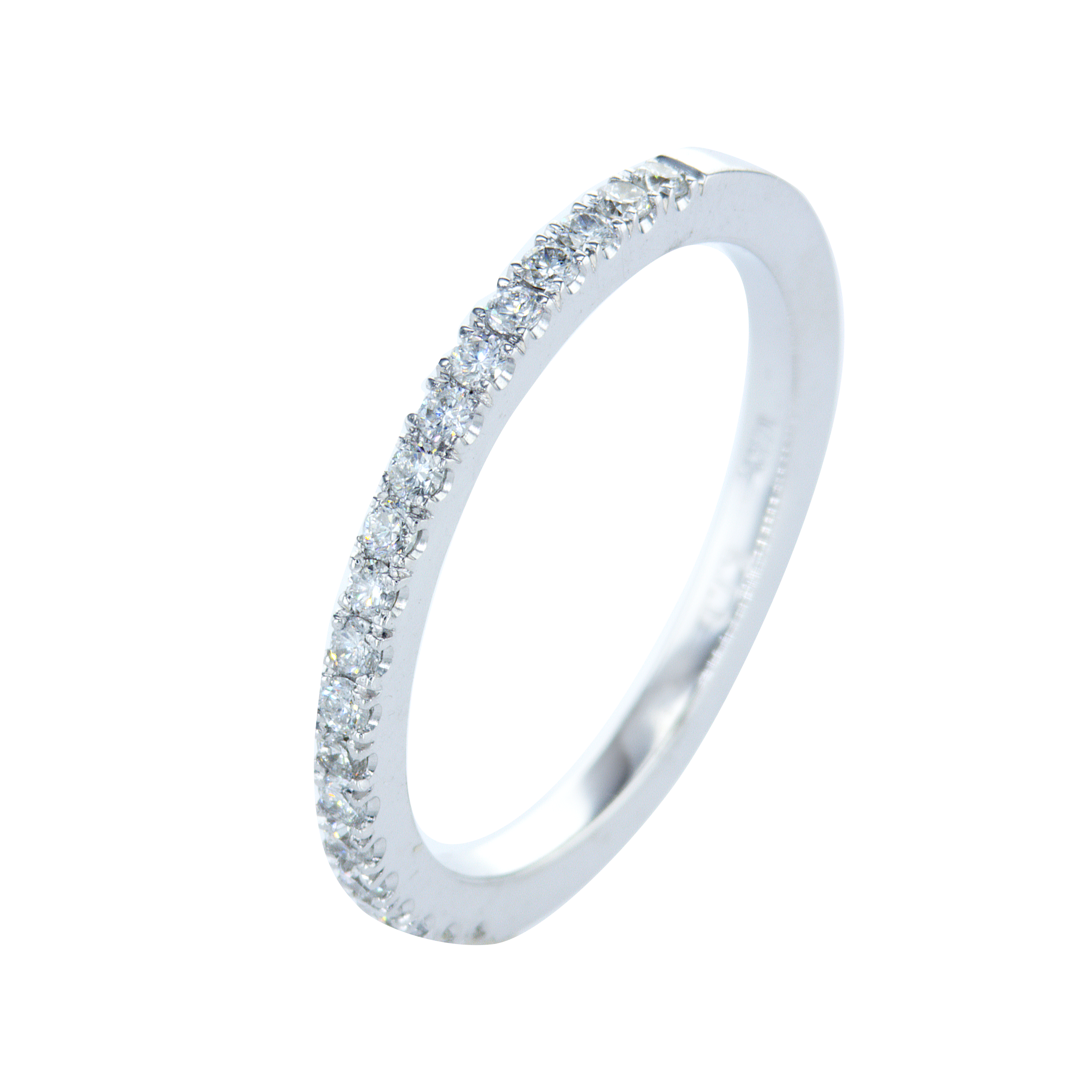 טבעת משובצת יהלומים טבעיים סה"כ 0.30 קראט בעיצוב זהב לבן 14K