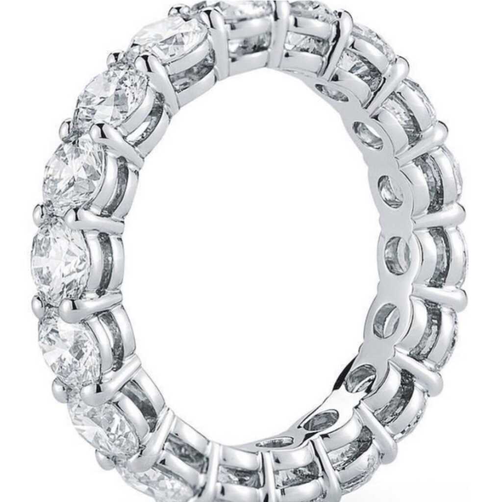טבעת נישואין אינטרנטי משובצת יהלומים טבעיים סה"כ 1.80 קראט בעיצוב זהב לבן 14K