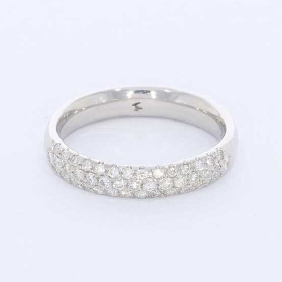 טבעת משובצת יהלומים טבעיים סה"כ 0.40 קראט בעיצוב זהב לבן 14K